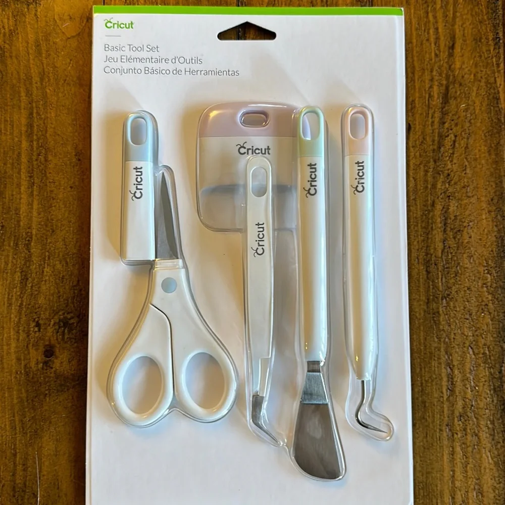 Cricut Basic Tools Set - Picture 1 of 2